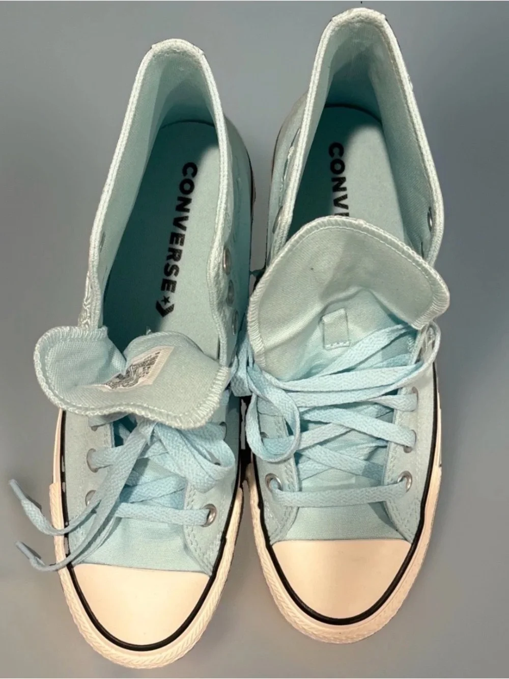 Converse Women’s High Top Sneakers in Light Aqua w Floral Embroidery size 9.5